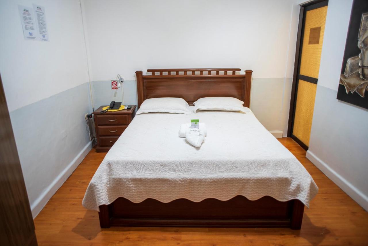Buen Retiro Apart Hotel Santa Cruz de La Sierra Dış mekan fotoğraf